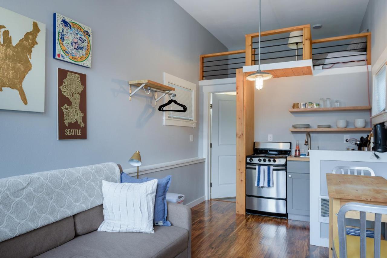Tiny House By Kabino Mini Modern Tiny Home Heart Of Green Lake Pet Friendly Wifi Loft Up Ladder Plus Sleeper Sofa Seattle Buitenkant foto