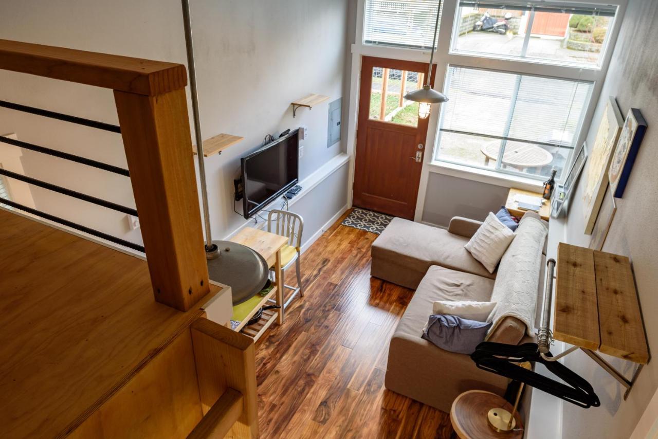 Tiny House By Kabino Mini Modern Tiny Home Heart Of Green Lake Pet Friendly Wifi Loft Up Ladder Plus Sleeper Sofa Seattle Buitenkant foto